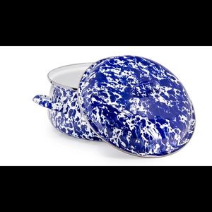 Blue and white Dutch oven